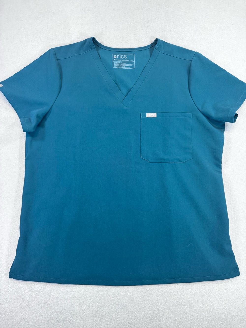 FIGS Women’s Catarina Caribbean Blue Scrub Top XL